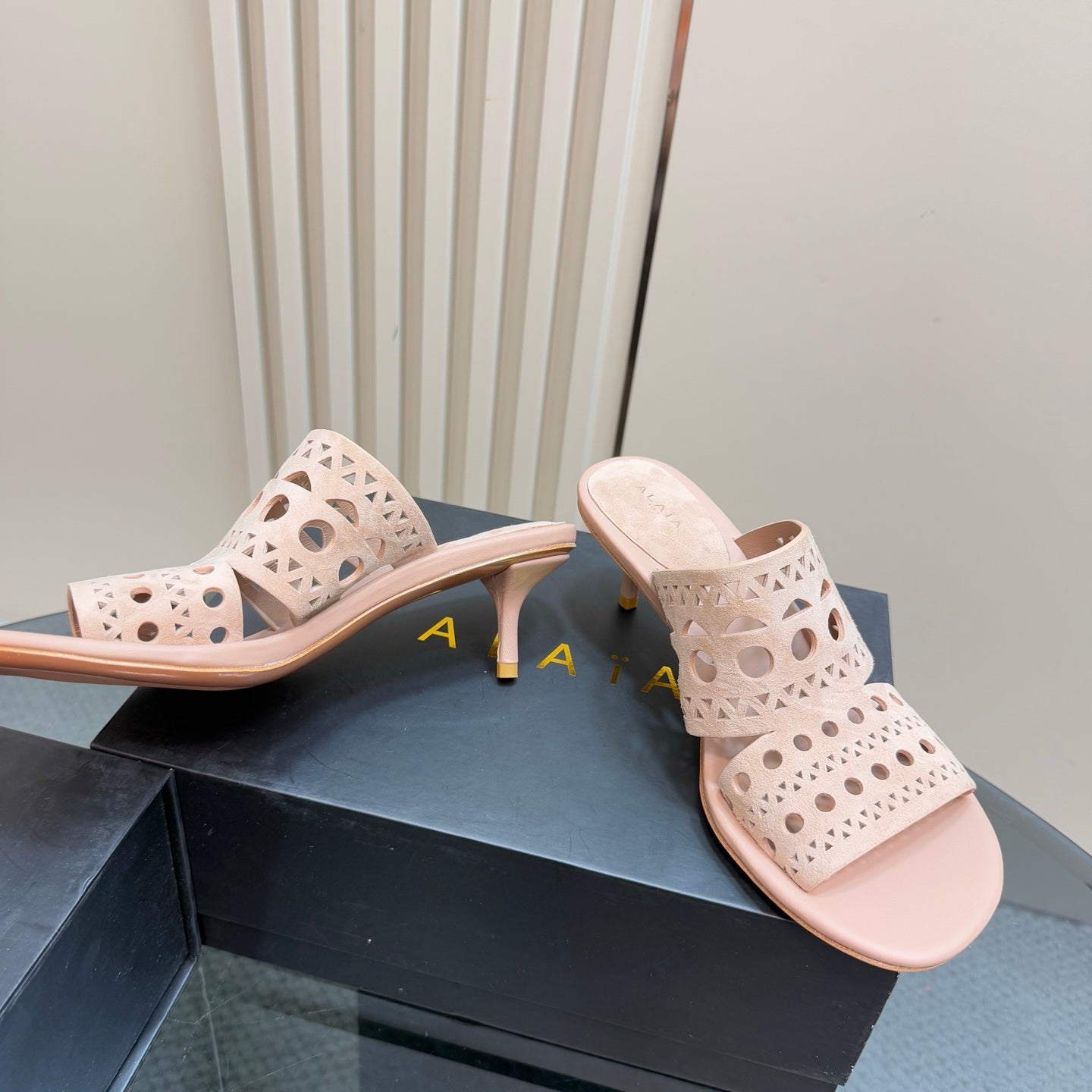 Alaia Vienne Cutout Kitten-Heel Slide Sandals Pink Sheepskin 299665