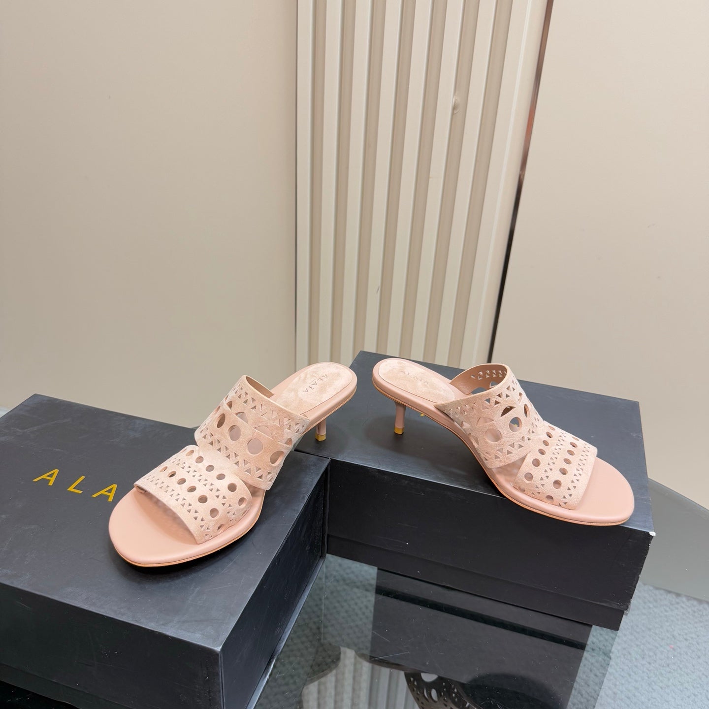 Alaia Vienne Cutout Kitten-Heel Slide Sandals Pink Sheepskin 299665