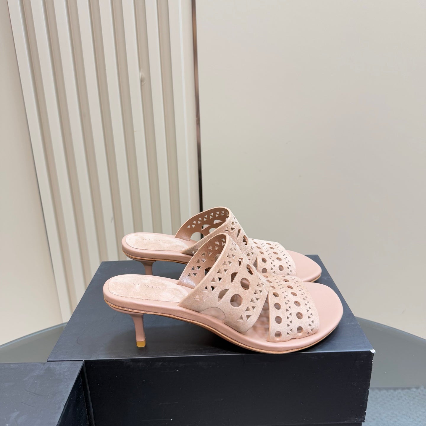 Alaia Vienne Cutout Kitten-Heel Slide Sandals Pink Sheepskin 299665
