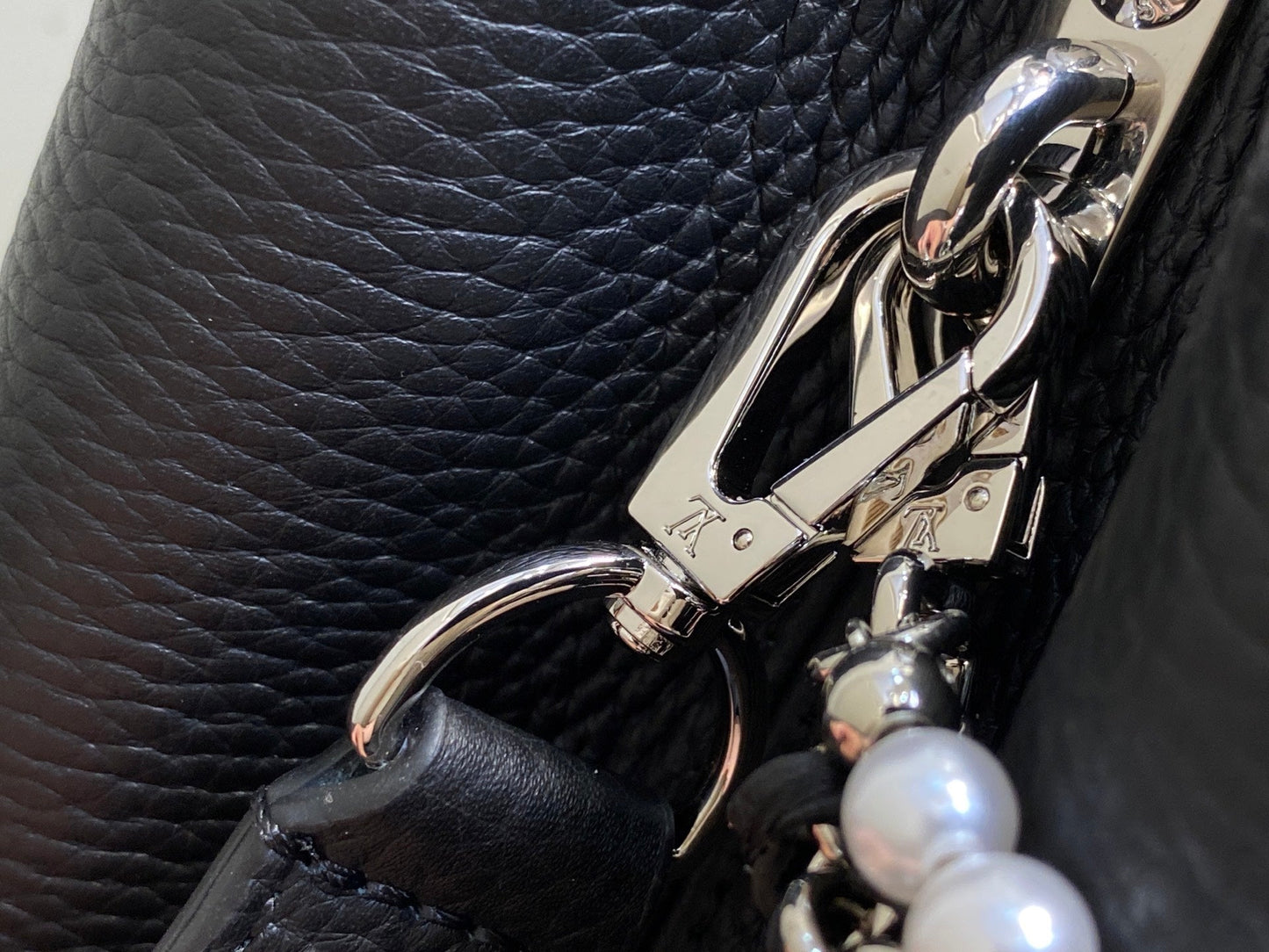 LV Capucines Black Taullon Cowhide 331017