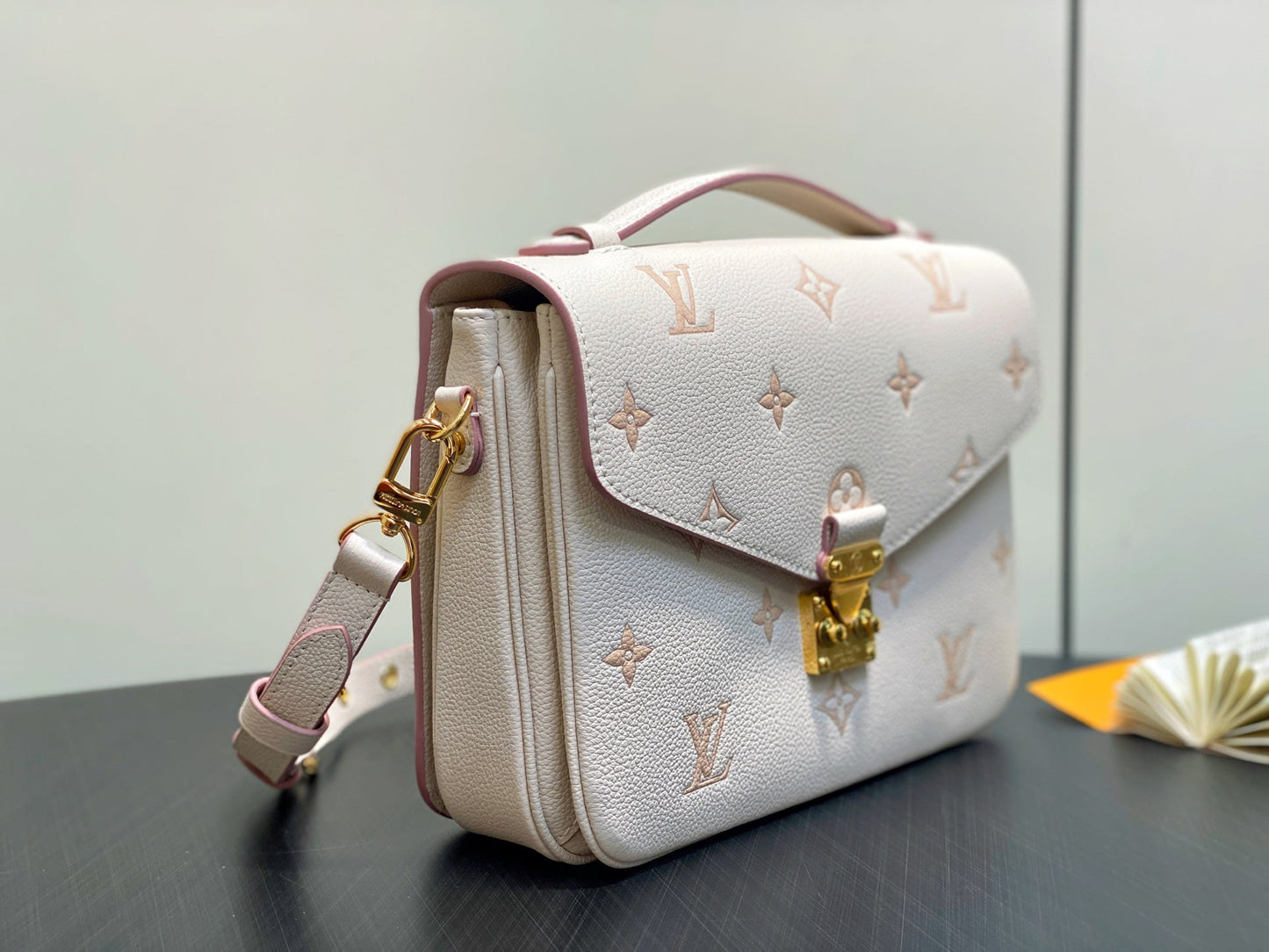 LV Pochette Métis 25cm Cream Grained Calfskin