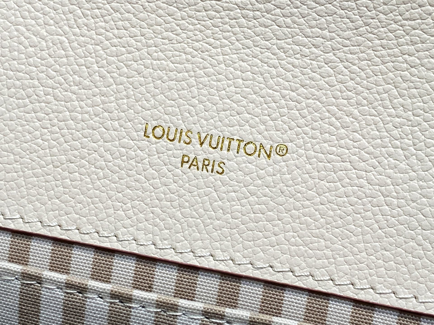 LV Pochette Métis 25cm Cream Grained Calfskin