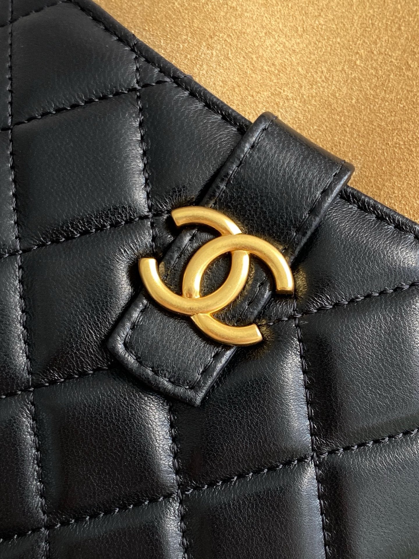CC 25A Clutch With Chain 18cm Beige Suede Black Calfskin