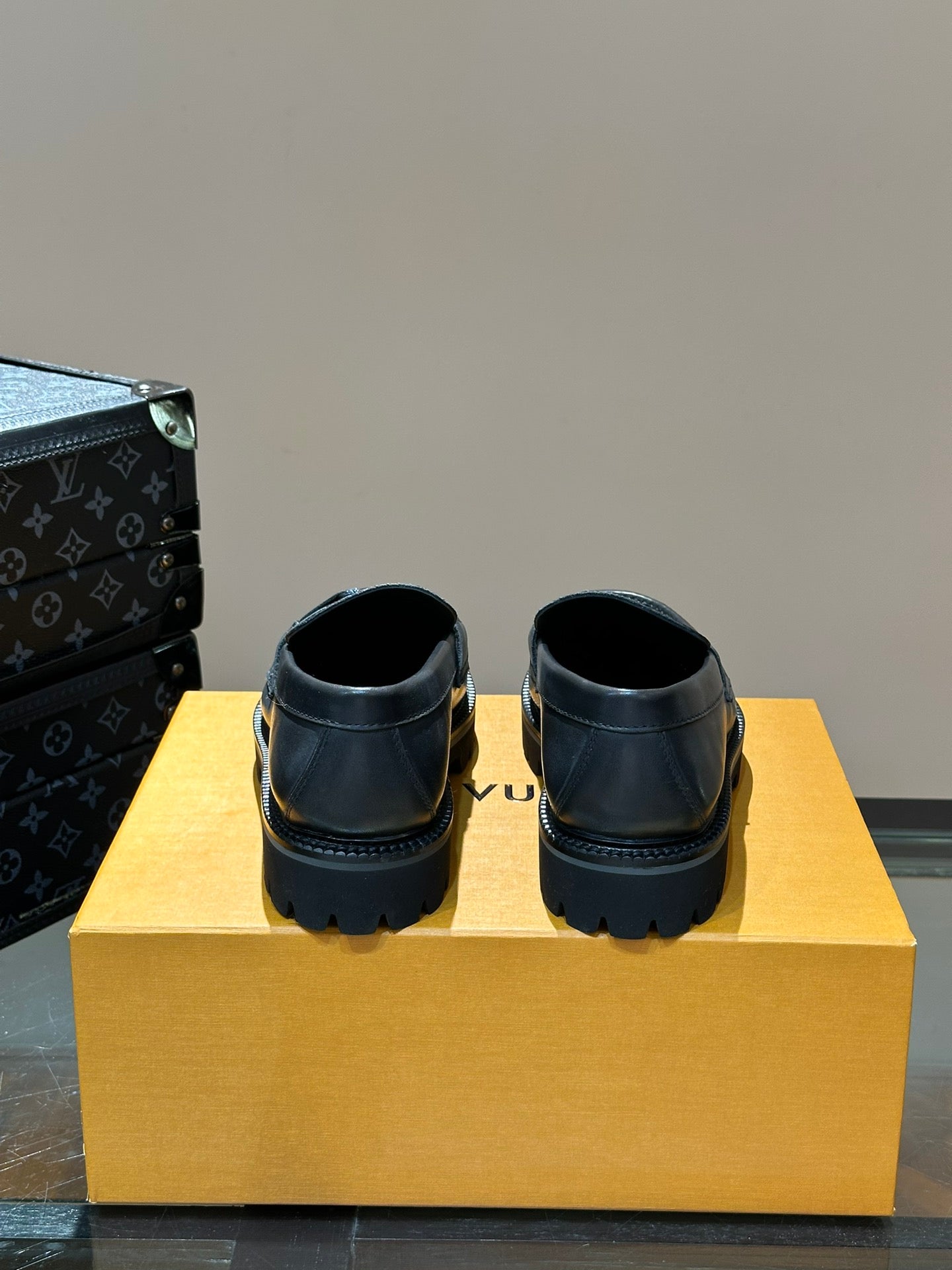 LV MAJOR LOAFER IN BLACK WITH PATERN CALFSKIN