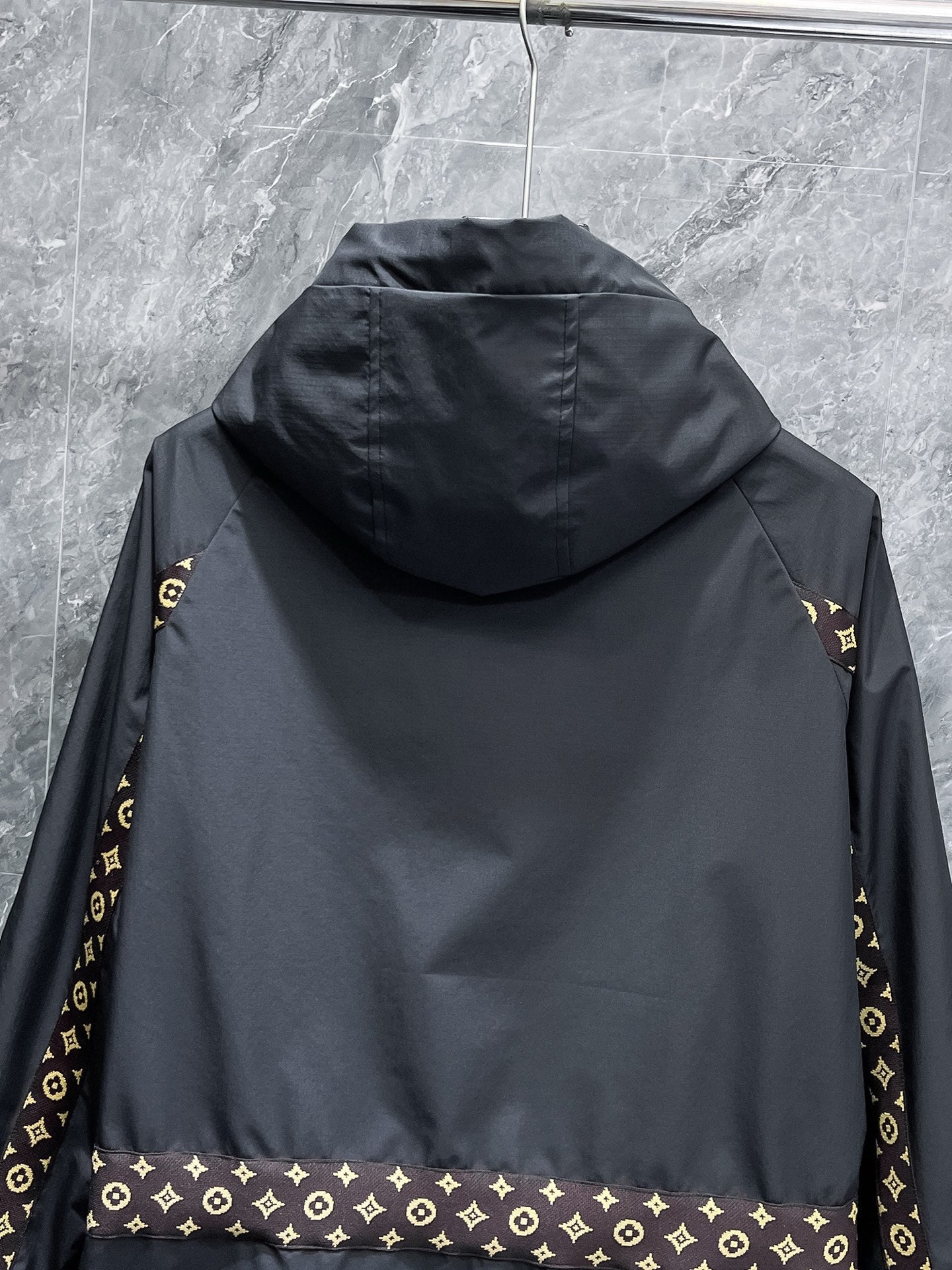 LV BLACK JACKET 239573