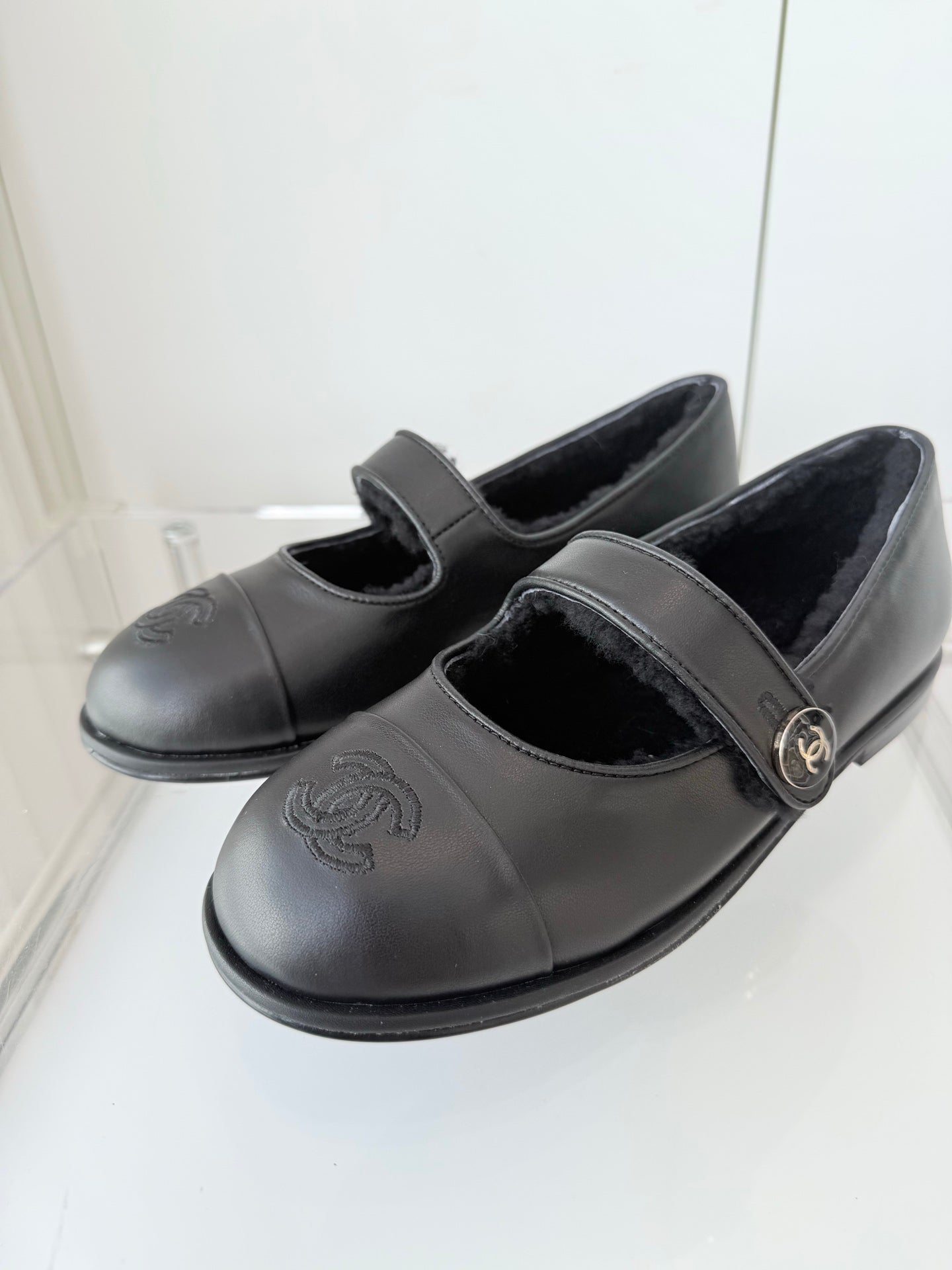 CC 25 Ballet Flats Black Cowhide 411488