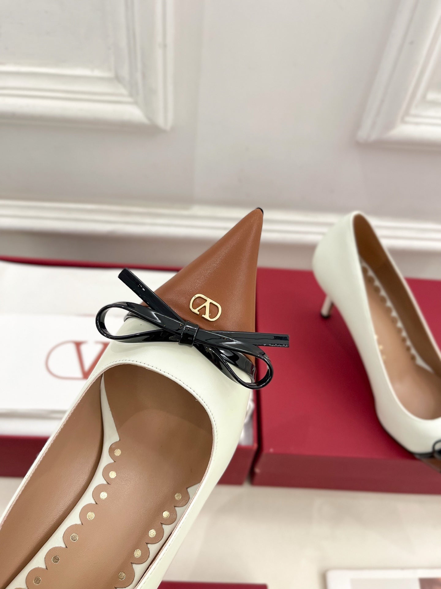 VT 25 Bepointy Pump 4.5cm White Blue Lambskin 325524
