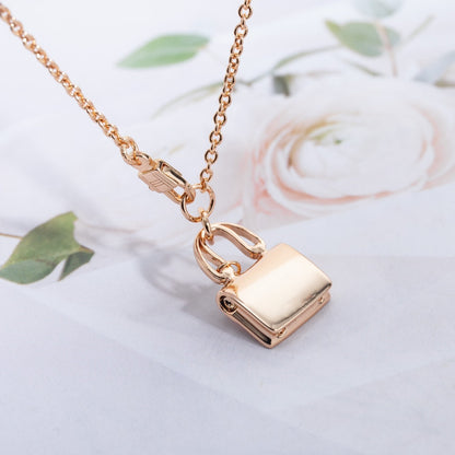AMULETTE CONSTANCE PEDANT PINK GOLD NECKLACE