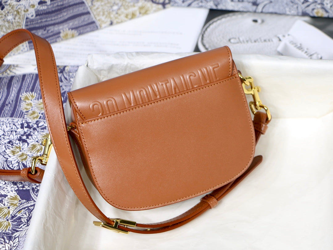 MEDIUM CD BOBBY 22CM DARK TAN CALFSKIN GOLD HARDWARE