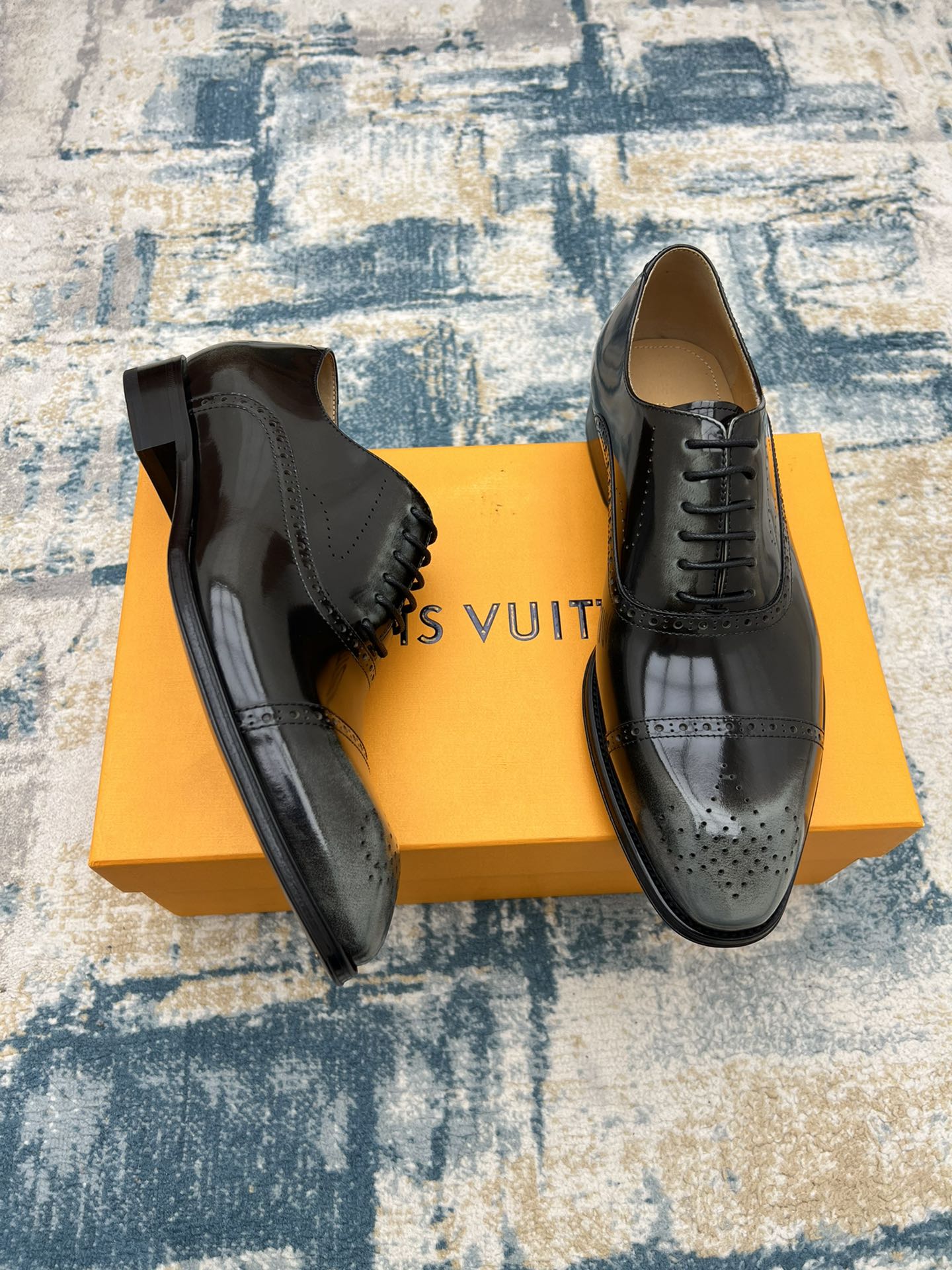 LV LACE-UP IN BLACK MIX GREY GLOSSY CALFSKIN