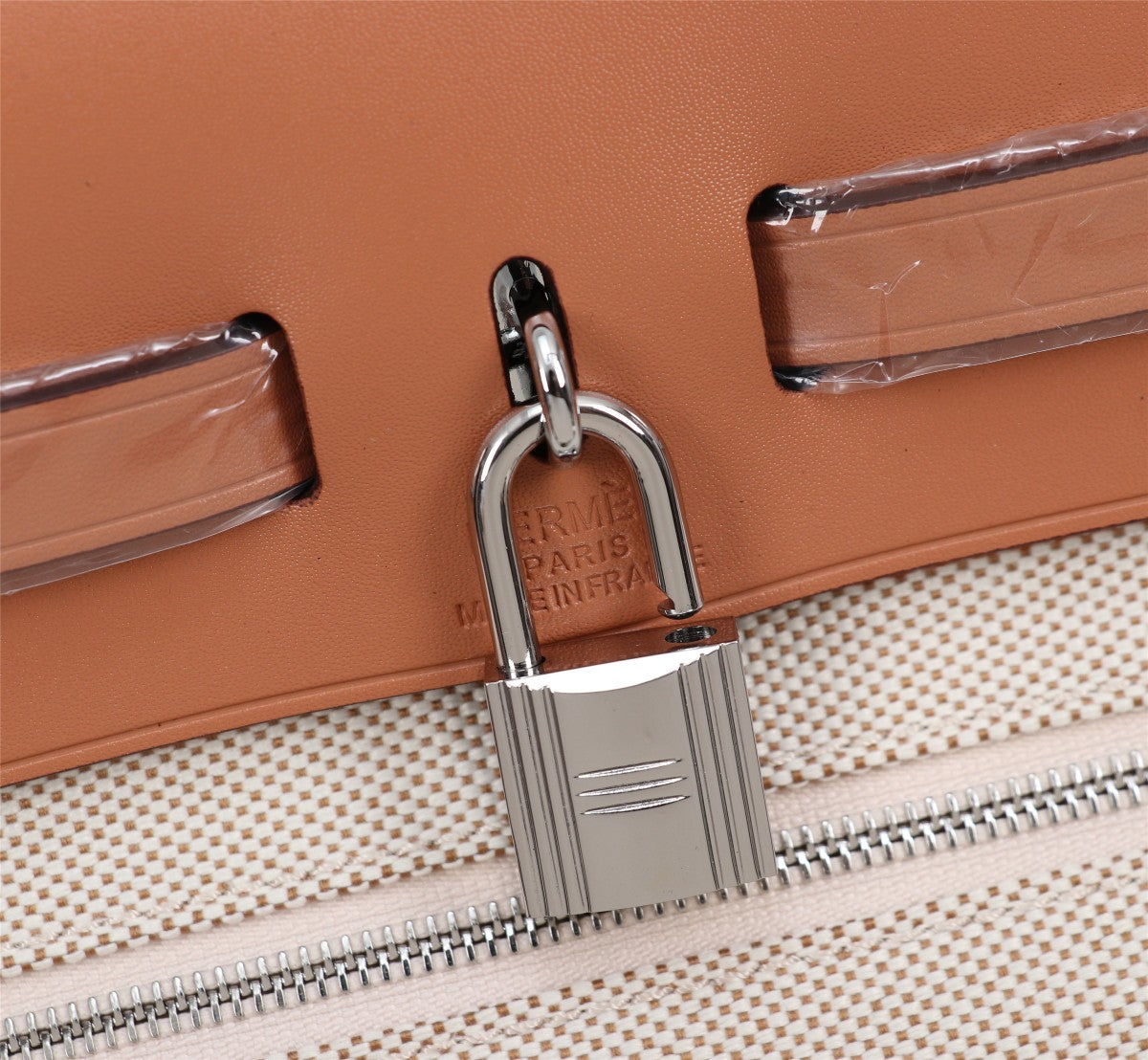 HM HERBAG ZIP 31 CIDER AND CREAMY WHITE CALFSKIN