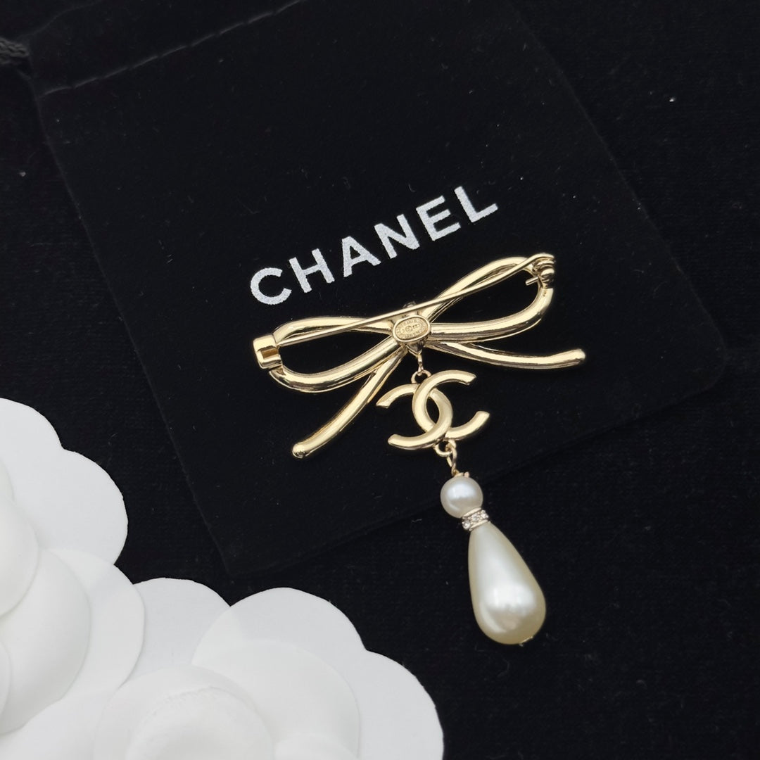 CC  Brooch Pink Gold 173221