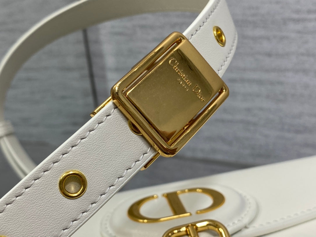 MEDIUM CD BOBBY 22CM WHITE CALFSKIN GOLD HARDWARE