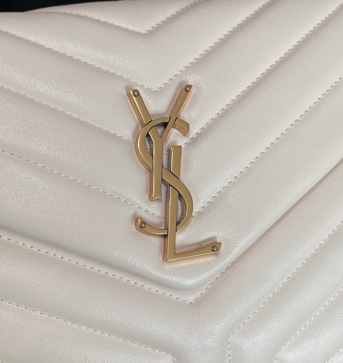 LOULOU MEDIUM 32 WHITE QUILTED LEATHER GOLD HARDWARE