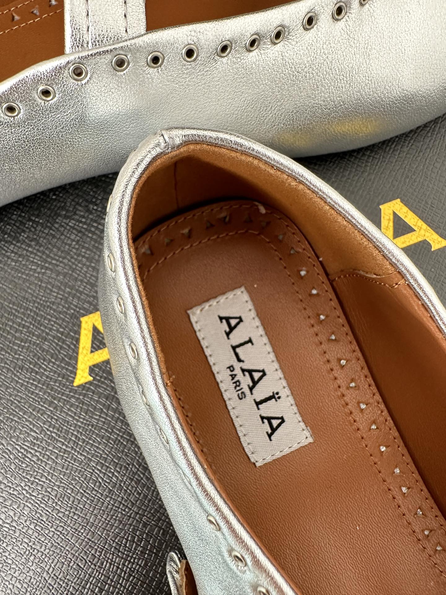 Alaia 25 Ballet Flats Silver Calfskin 293242