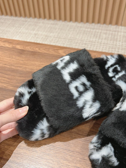 LAMB WOOL SLIPPER BLACK AND WHITE