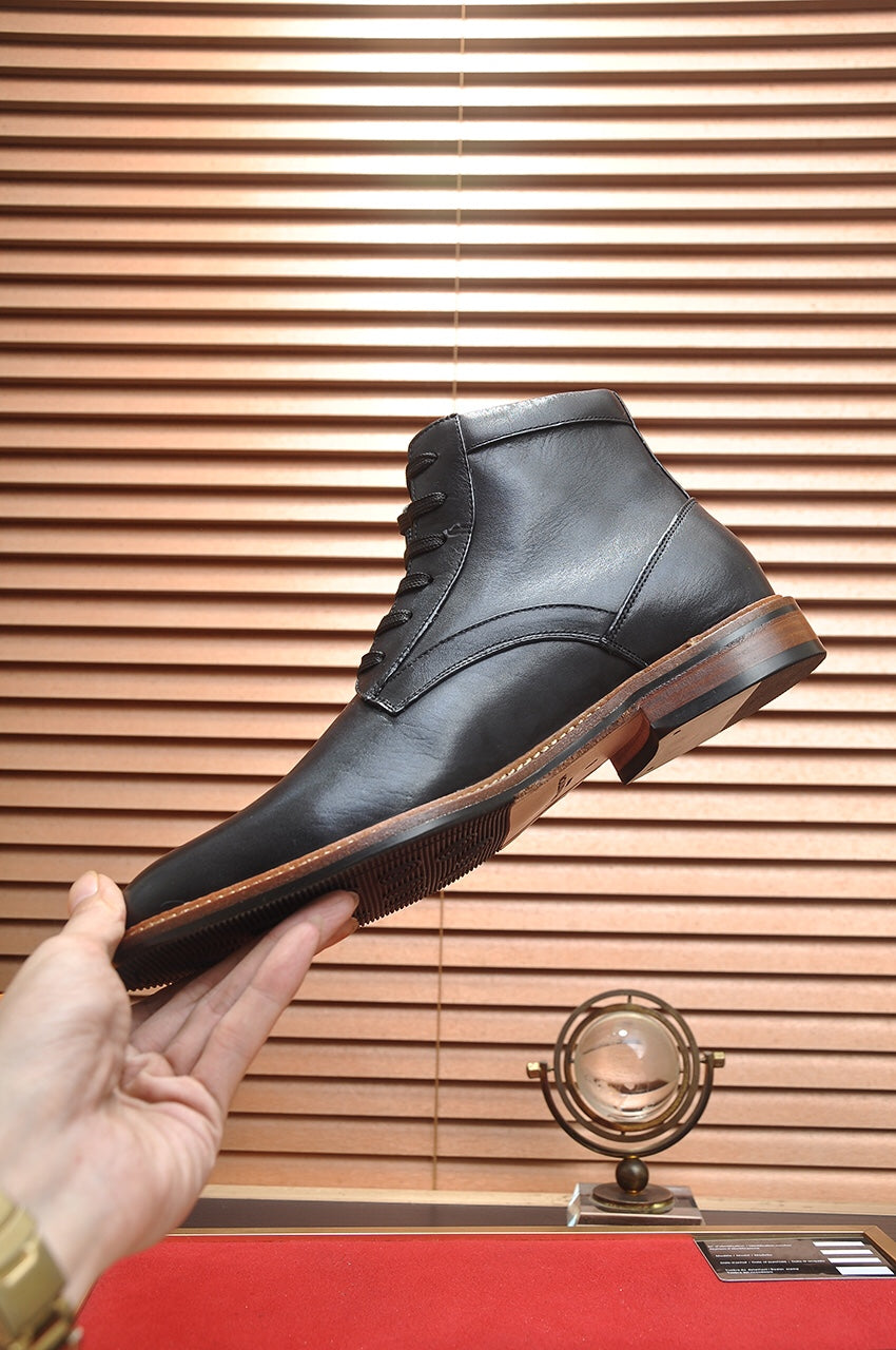 LV SHORT BOOT IN BLACK CALFSKIN