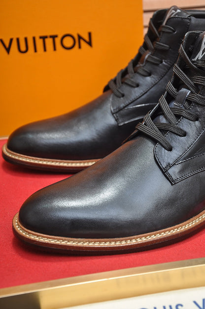 LV SHORT BOOT IN BLACK CALFSKIN