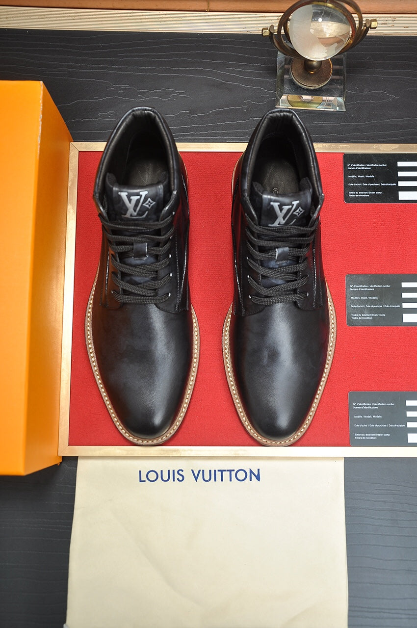 LV SHORT BOOT IN BLACK CALFSKIN