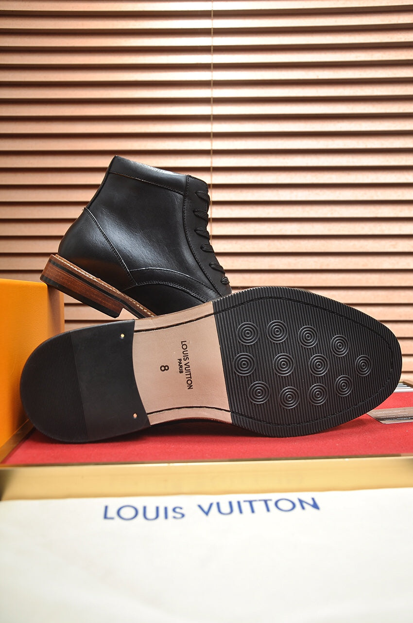 LV SHORT BOOT IN BLACK CALFSKIN