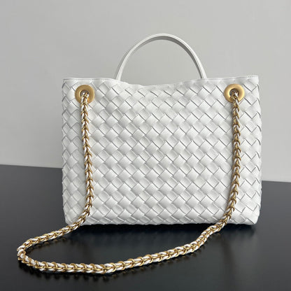bv medium andiamo 32 light green lambskin