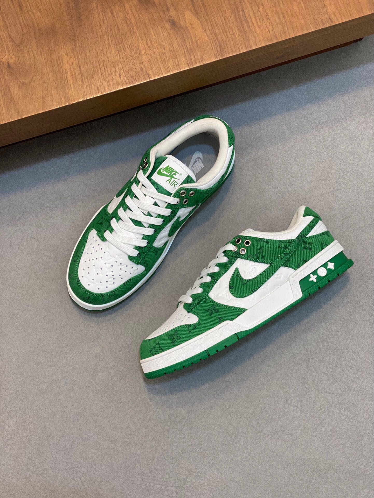 AIR TRAINER IN COOL GREEN MIX WHITE CALFSKIN