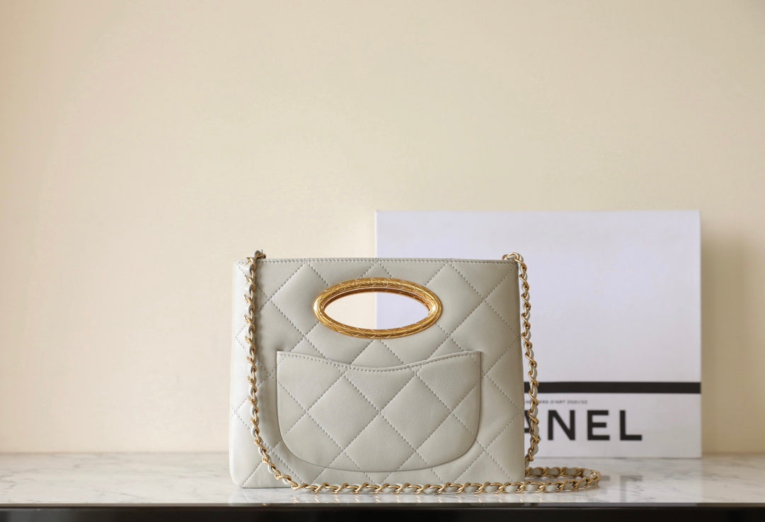 CC 24b Cluth 25cm Grey Lambskin