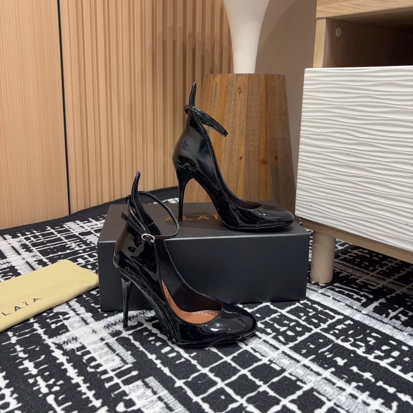 Alaia Decollete Pumps 105mm In Black Glossy Cowhide 121909