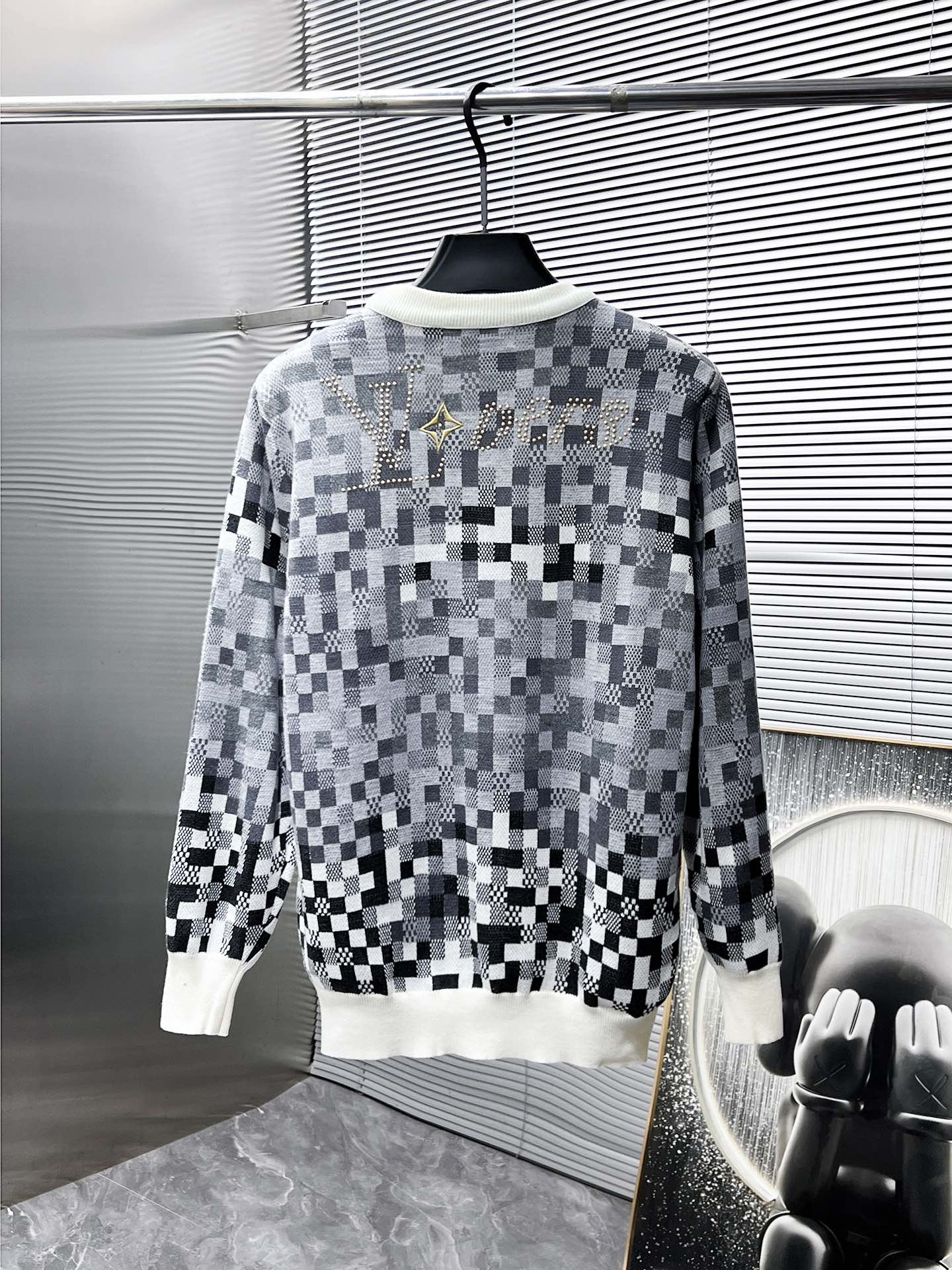 LV KNITTED SWEATER IN GRAY BLACK WHITE DAMOFLAGE MOTIF WOOL 238799