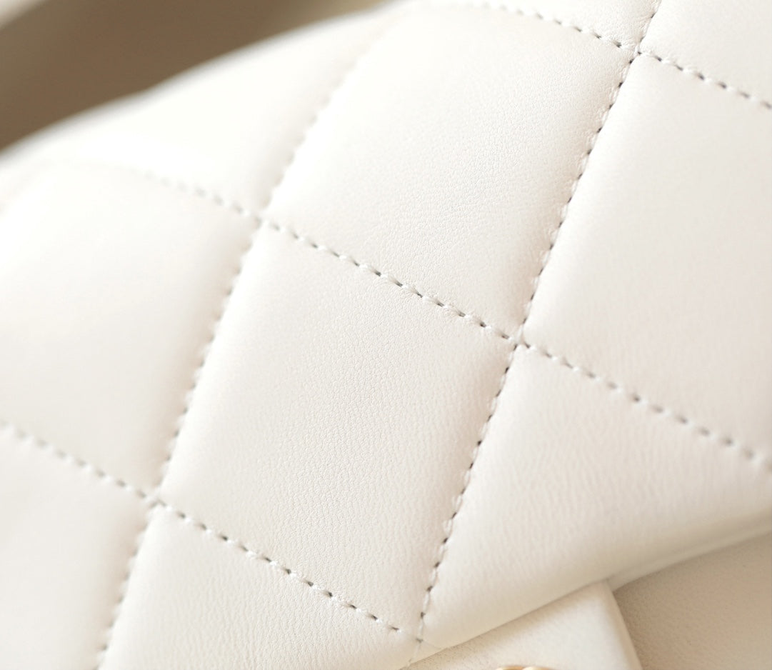 CC 19 Bag 25C 18cm White Lambskin Gold Hardware