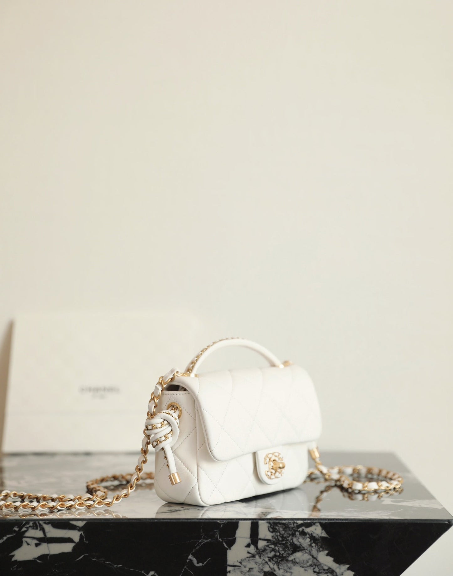 CC 19 Bag 25C 18cm White Lambskin Gold Hardware