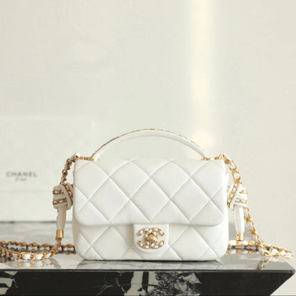 CC 19 Bag 25C 18cm White Lambskin Gold Hardware