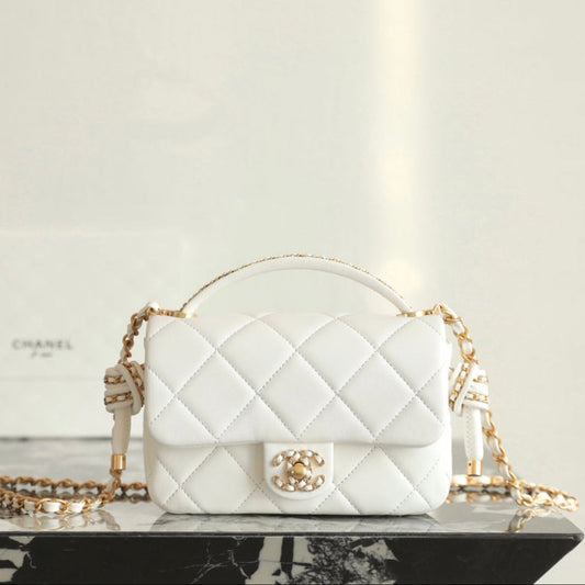 CC 19 Bag 25C 18cm White Lambskin Gold Hardware