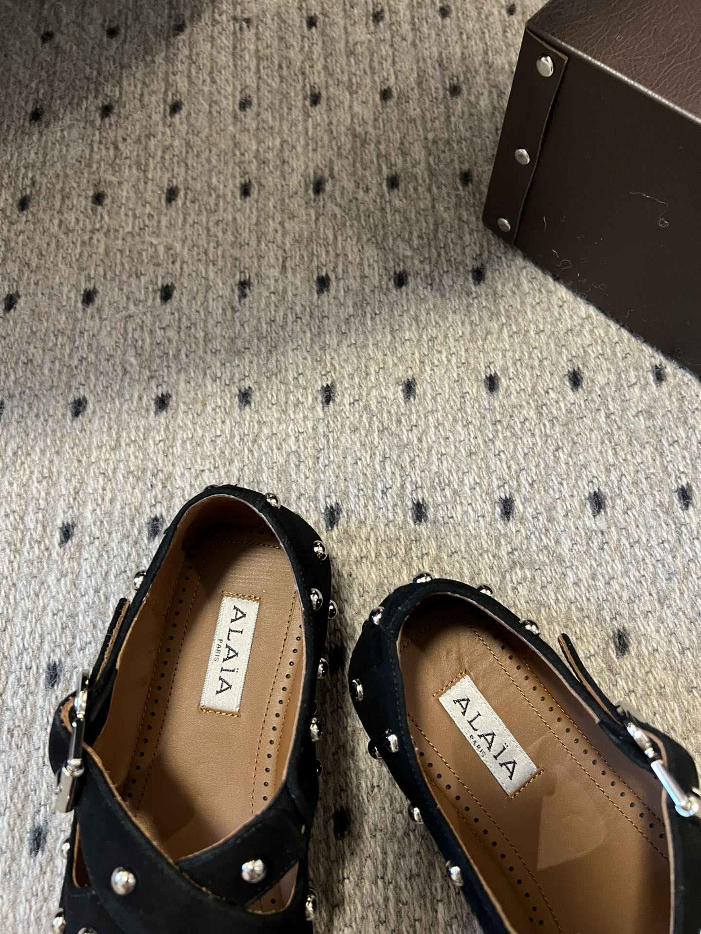 Alaia 25 Criss Cross With Stud Ballet Flats Black Suede Sheepskin  303693