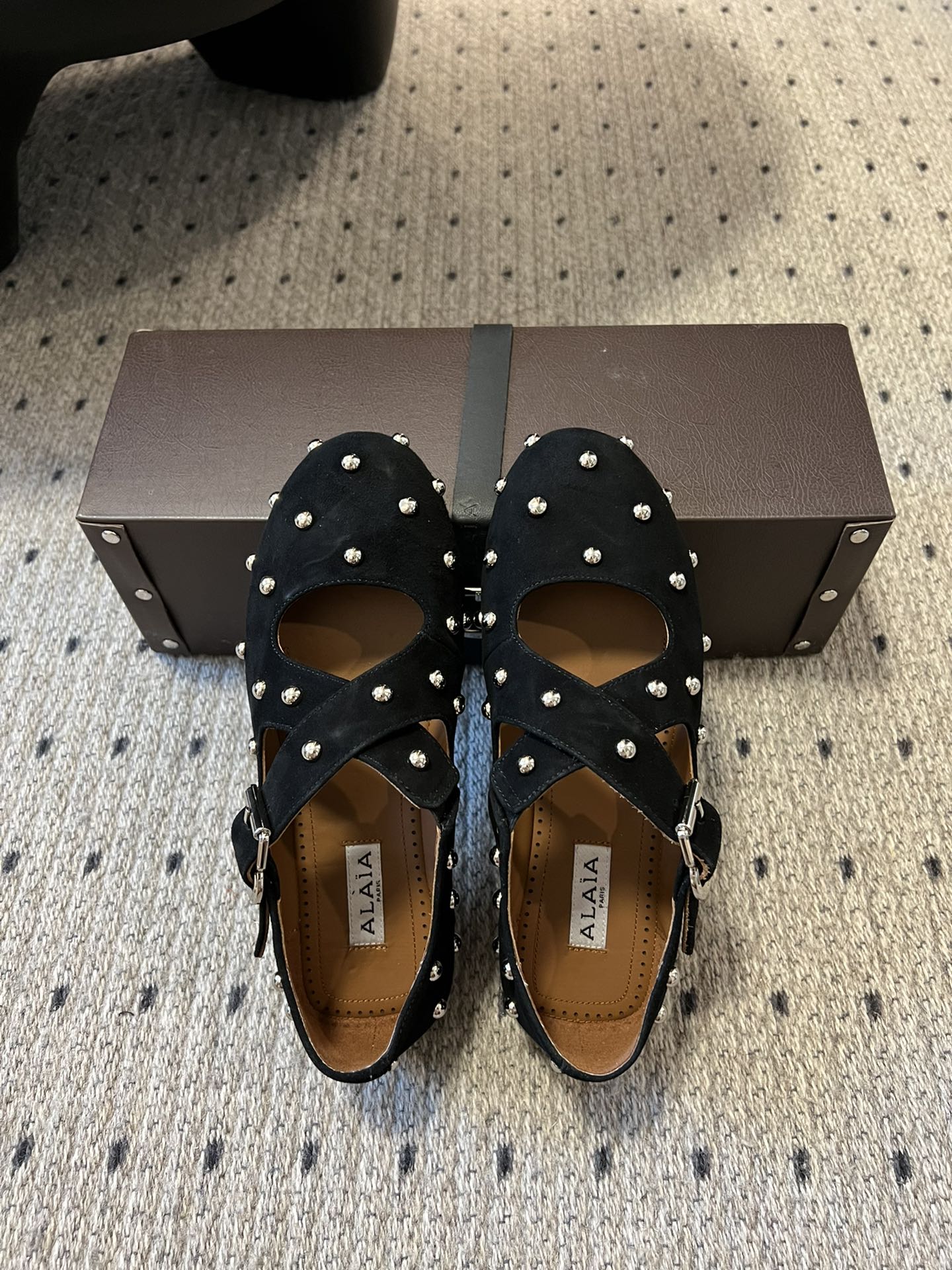 Alaia 25 Criss Cross With Stud Ballet Flats Black Suede Sheepskin  303693