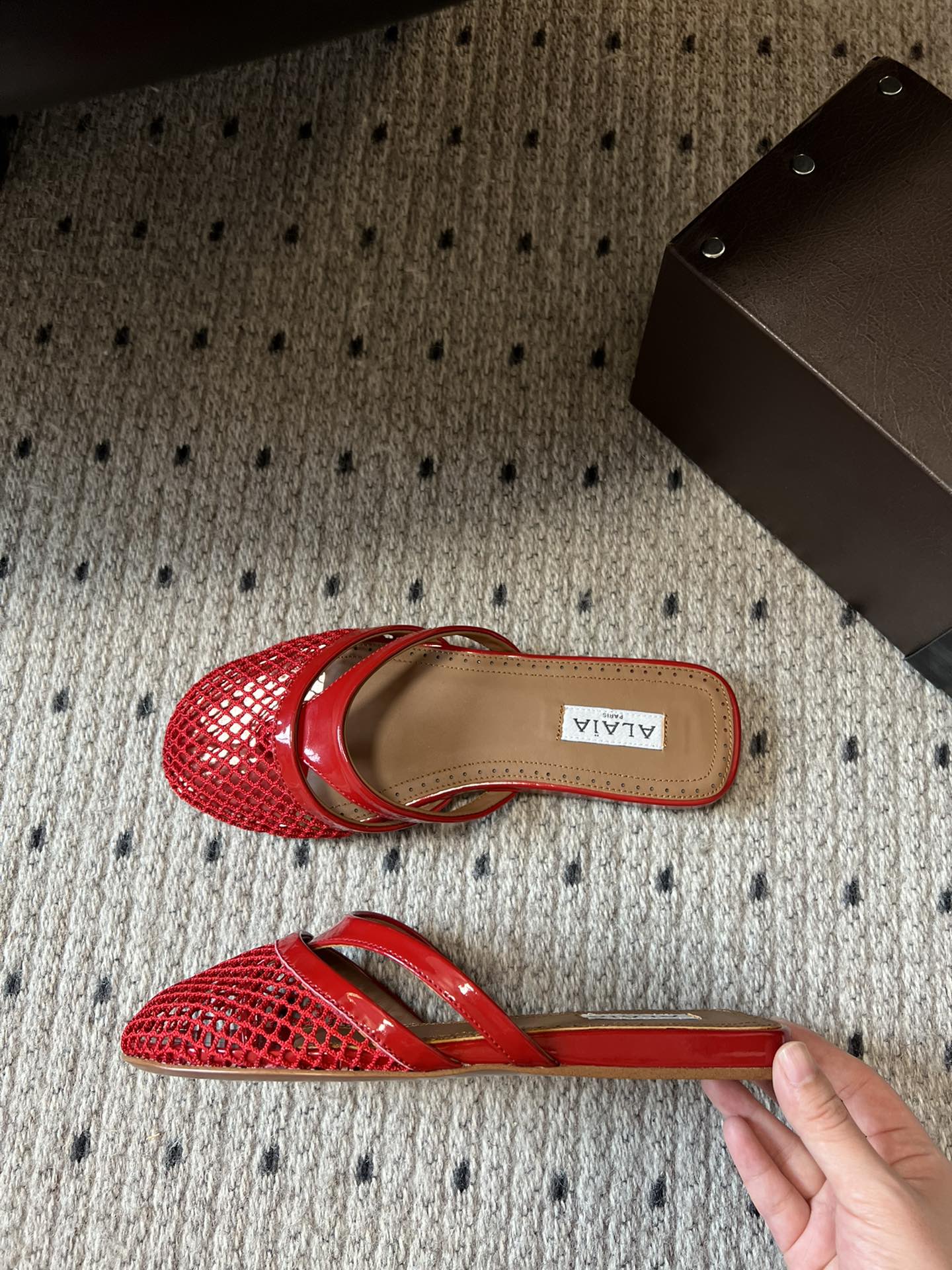 Alaia 25 Infradito Fishnet Flat Mules Red Lampskin 303710