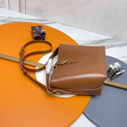 Le 5a7 Small 23cm Dark Brown Smooth Calfskin