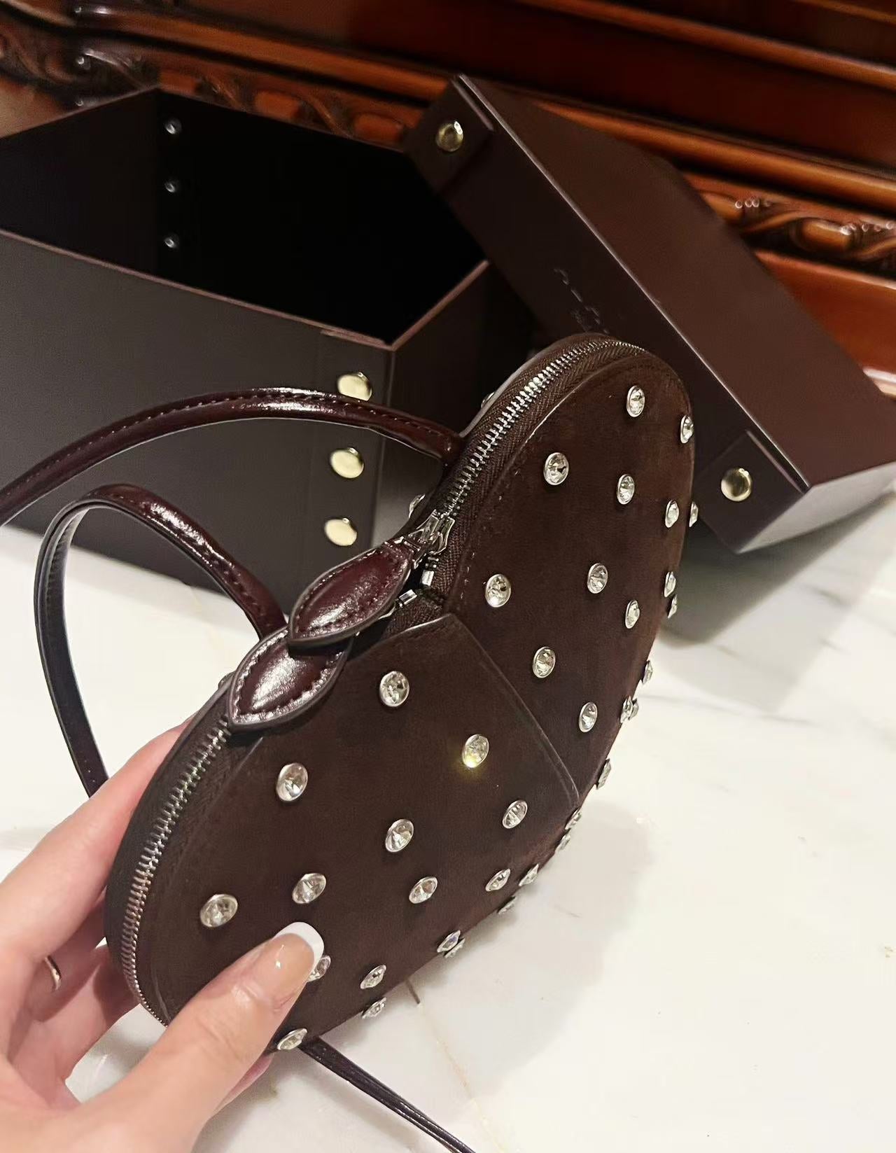 Le Coeur 21cm Burgundy Suede Shouder Bag