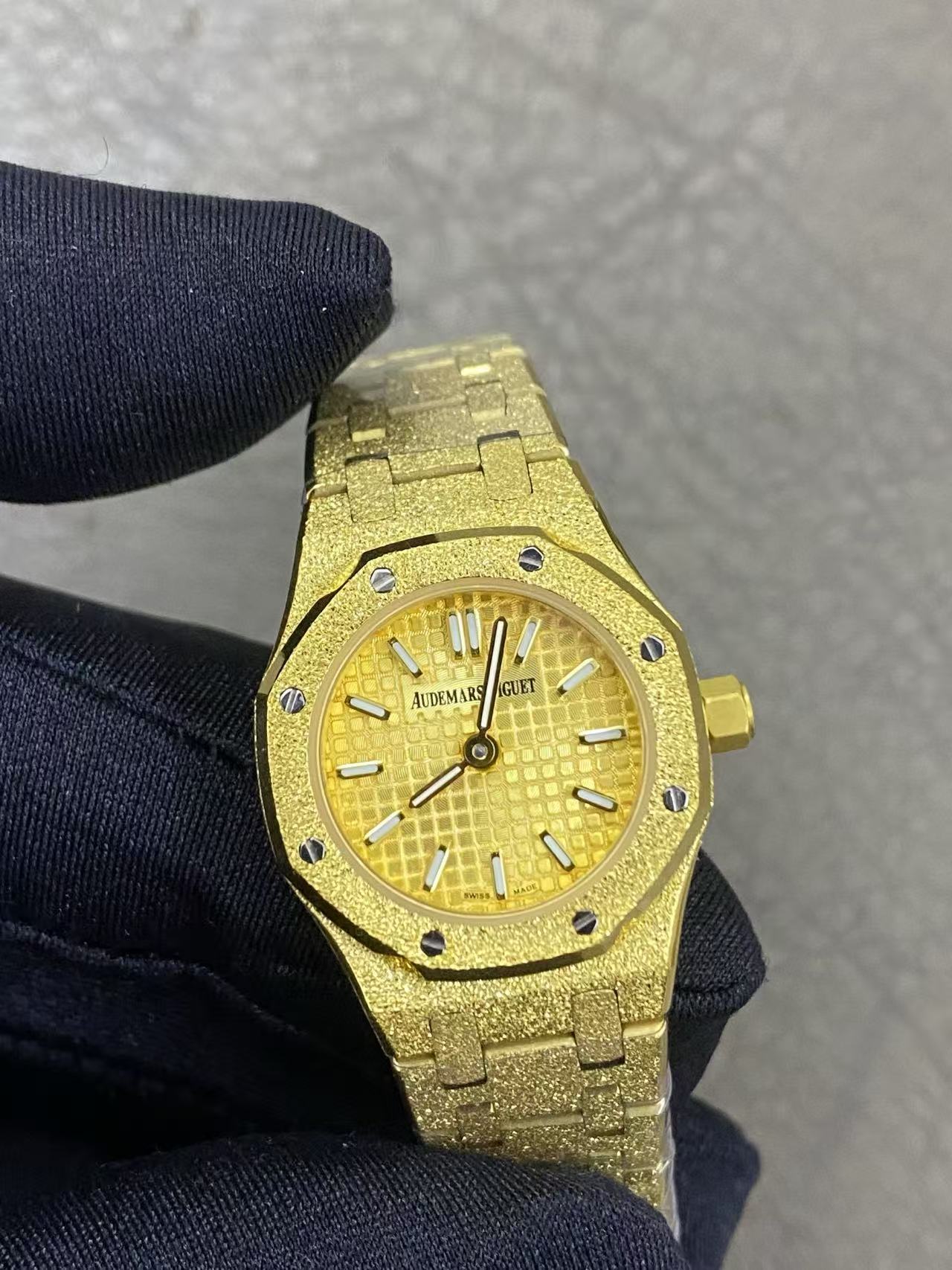 Audemars Piguet Royal Oak Mini Frosted Gold Quartz 23mm Yellow Gold