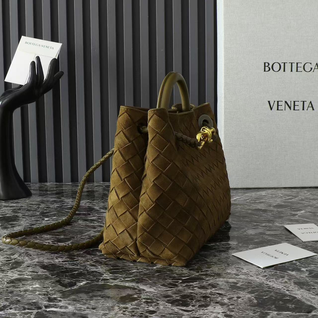BV Andiamo 25cm Bag Rich Olive Green Suede