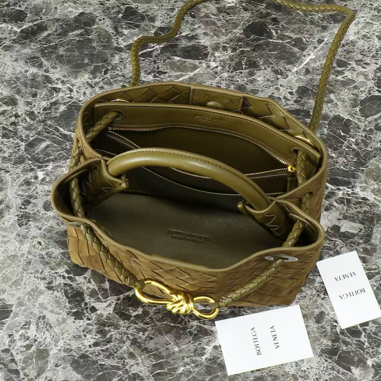 BV Andiamo 25cm Bag Rich Olive Green Suede
