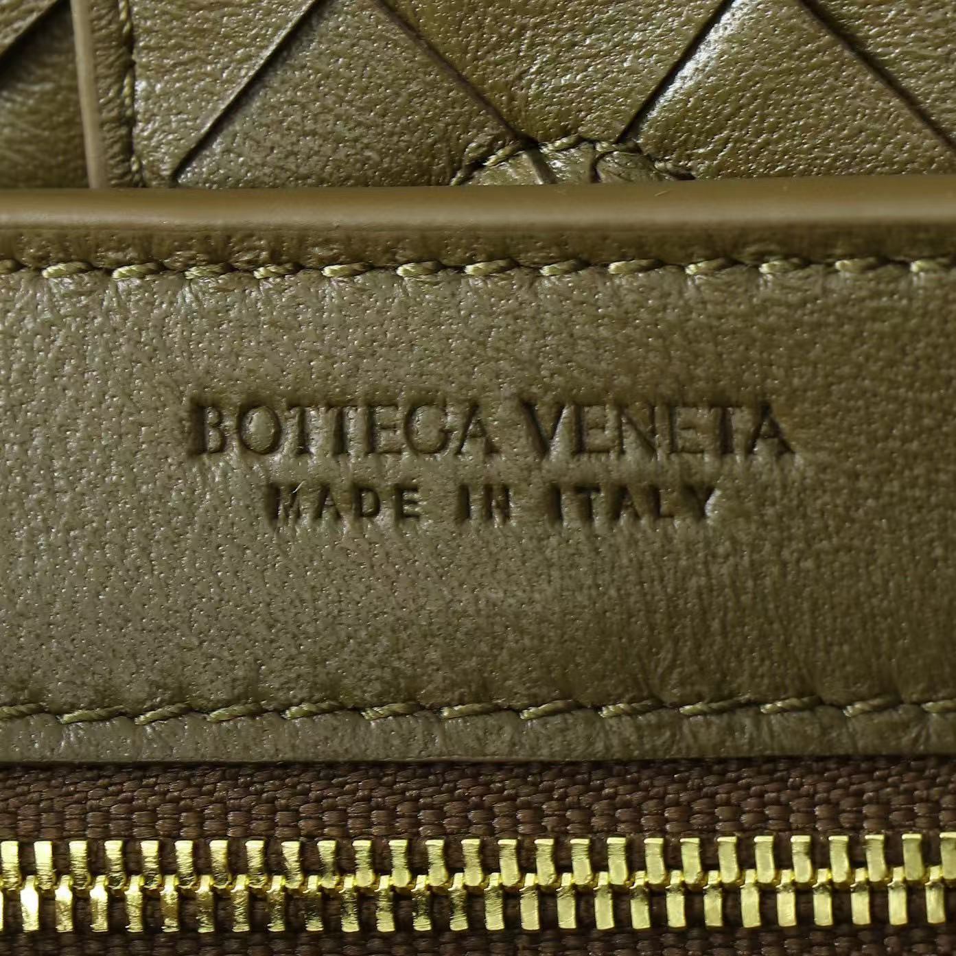 BV Andiamo 25cm Bag Rich Olive Green Suede