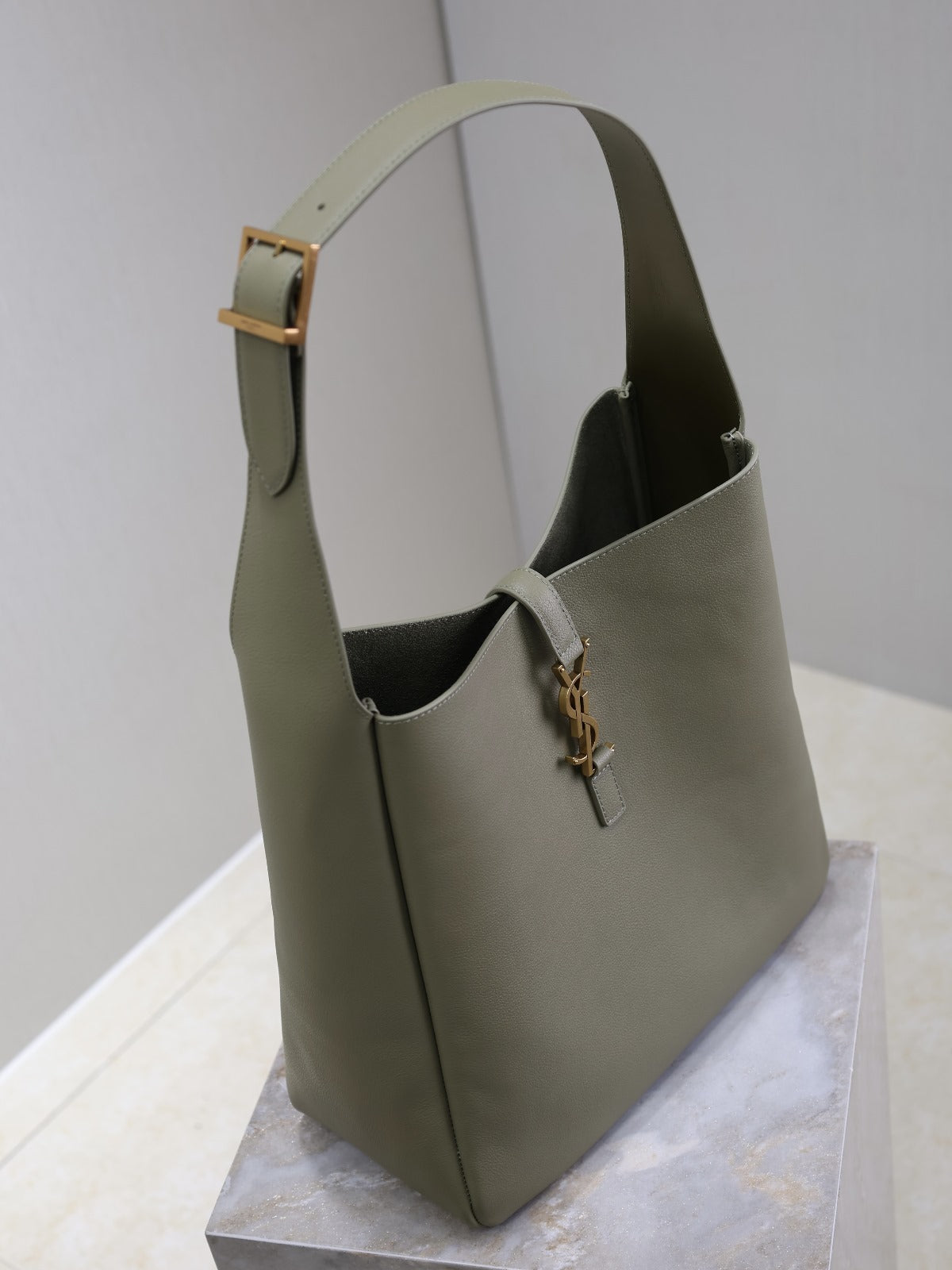 Le 5a7 Large 30cm Moss Green Calfskin