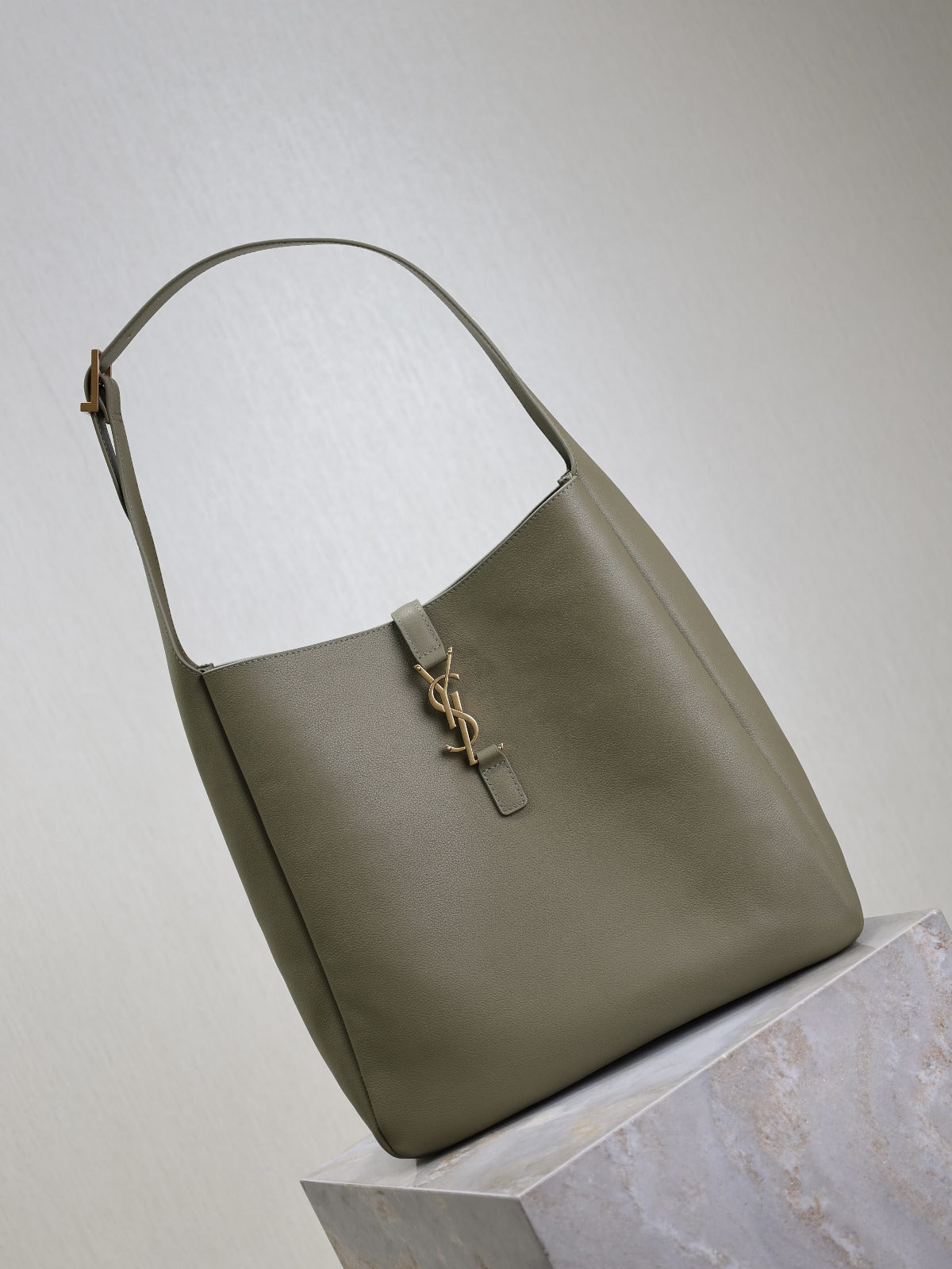 Le 5a7 Large 30cm Moss Green Calfskin