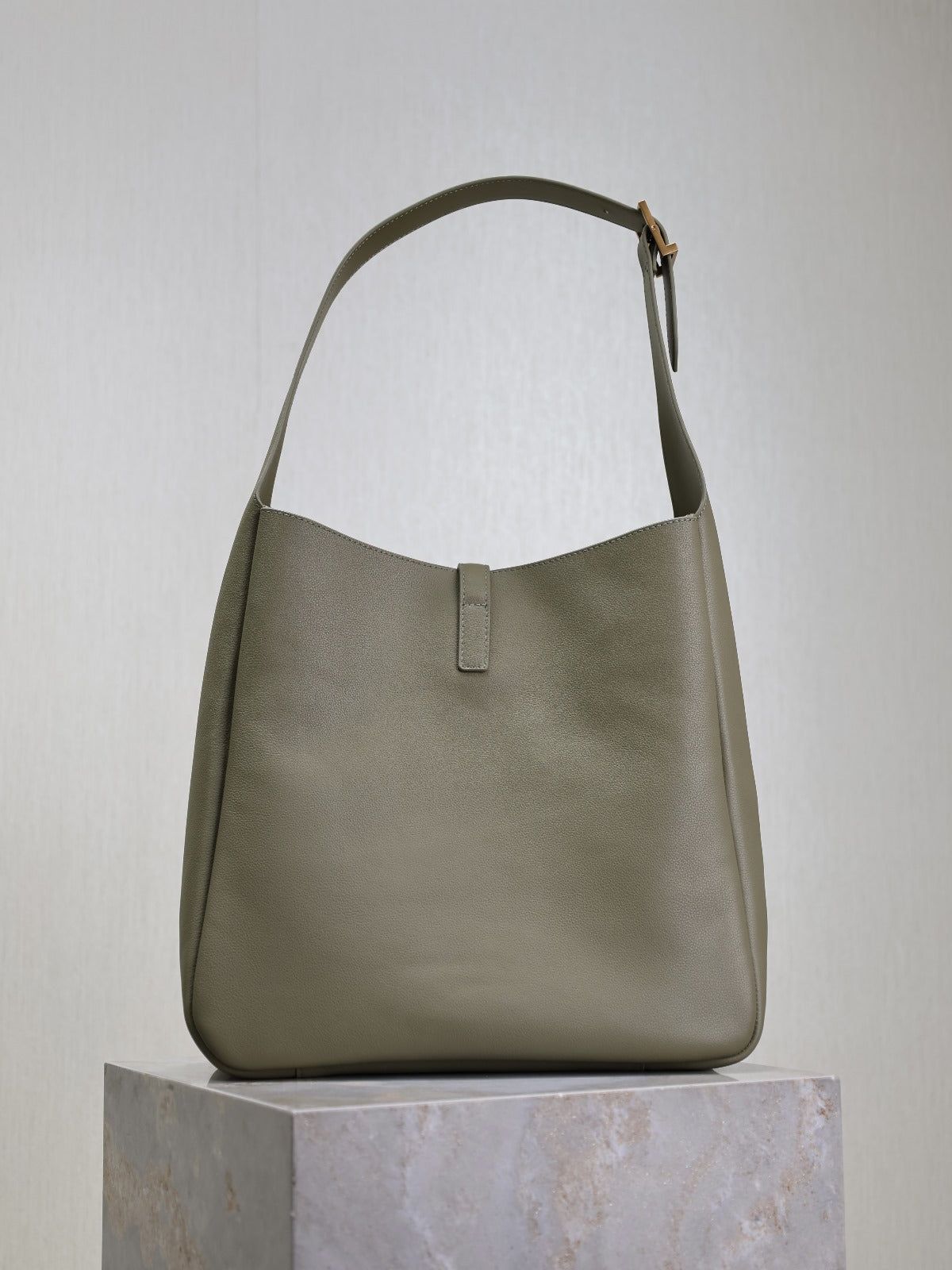 Le 5a7 Large 30cm Moss Green Calfskin