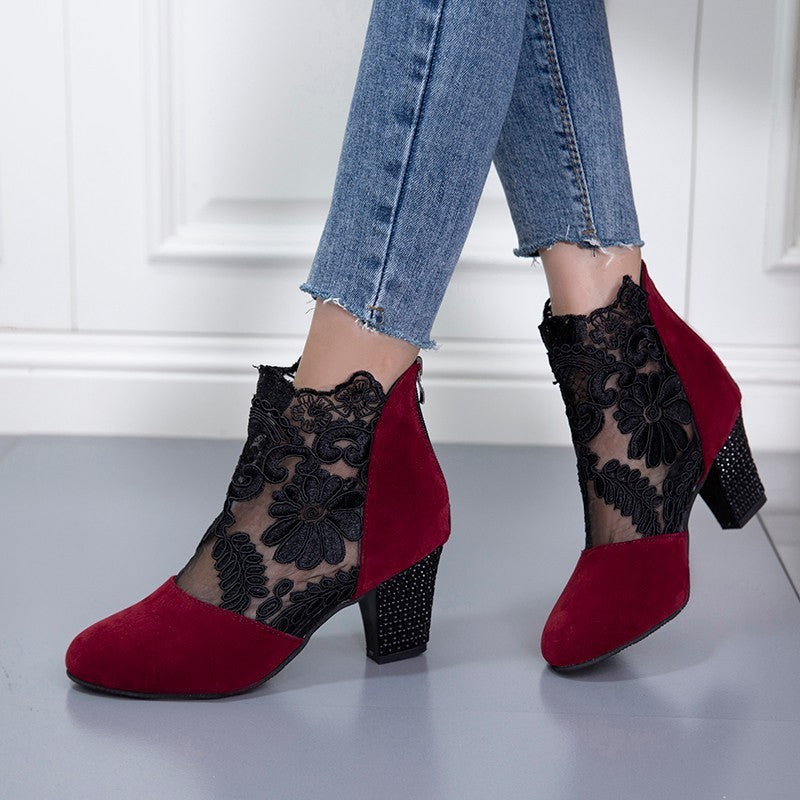 Noire Élégance Wildleder-Stiefeletten