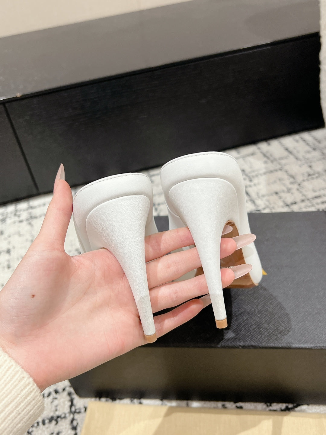 Alaia 25 Spike High Heel Mules White Lampskin 293182