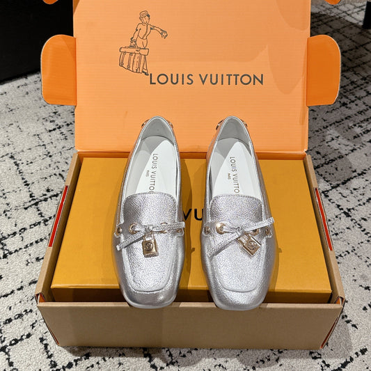 LV Flat-soled lock loafers sliver cowhide 383379