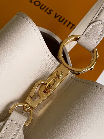 CAPUCINES GM 33CM BEIGE GOLD TAURILLON LEATHER 252023