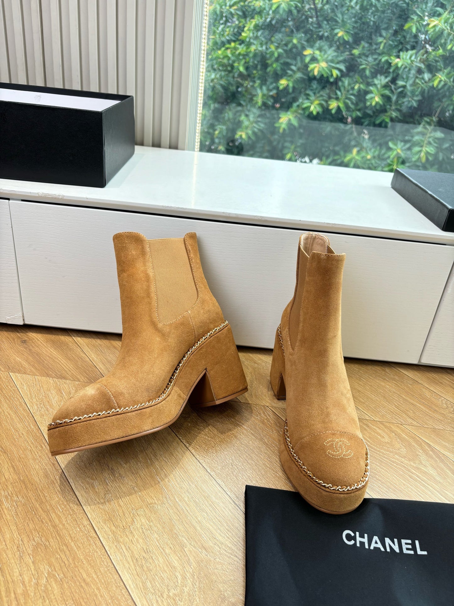 CC 25 Short Boot Dark Beige Suede 430302